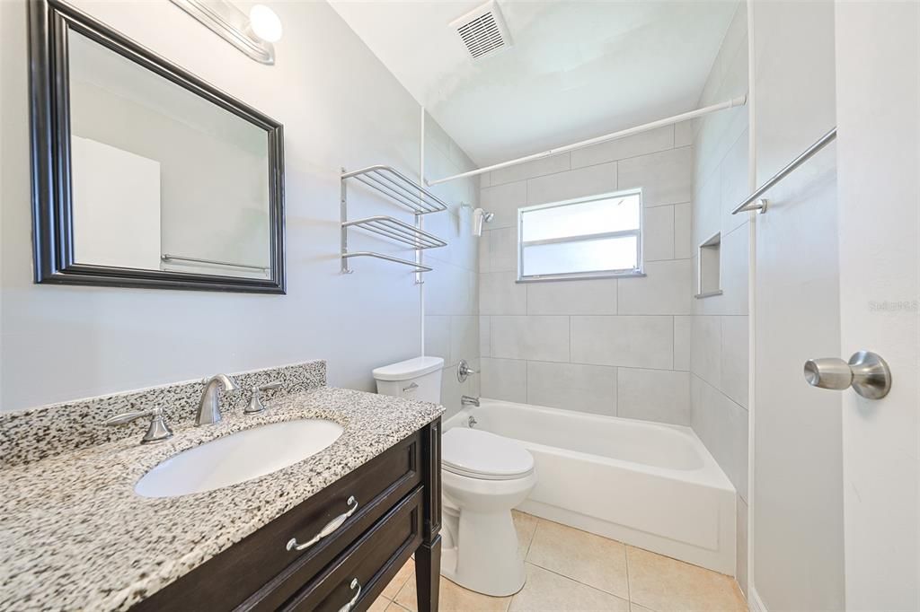 待售: $116,900 (2 贝兹, 2 浴室, 960 平方英尺)