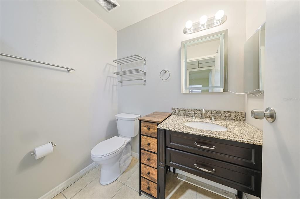 待售: $116,900 (2 贝兹, 2 浴室, 960 平方英尺)