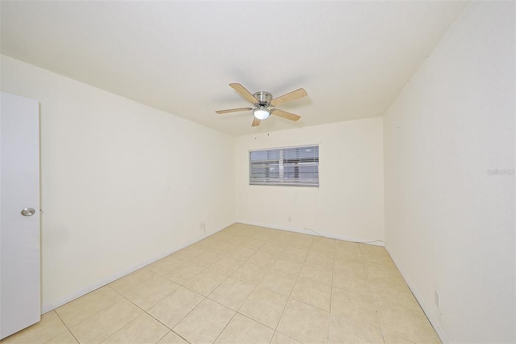 待售: $116,900 (2 贝兹, 2 浴室, 960 平方英尺)