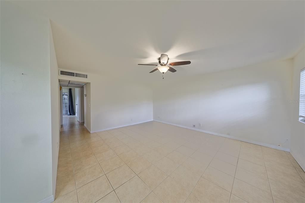 待售: $116,900 (2 贝兹, 2 浴室, 960 平方英尺)