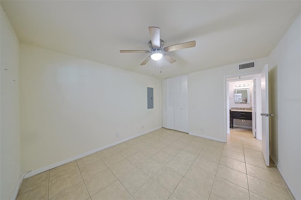 待售: $116,900 (2 贝兹, 2 浴室, 960 平方英尺)