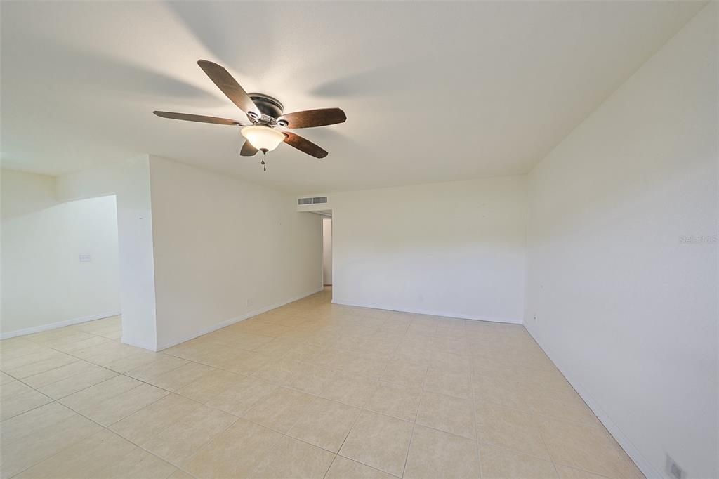 待售: $116,900 (2 贝兹, 2 浴室, 960 平方英尺)