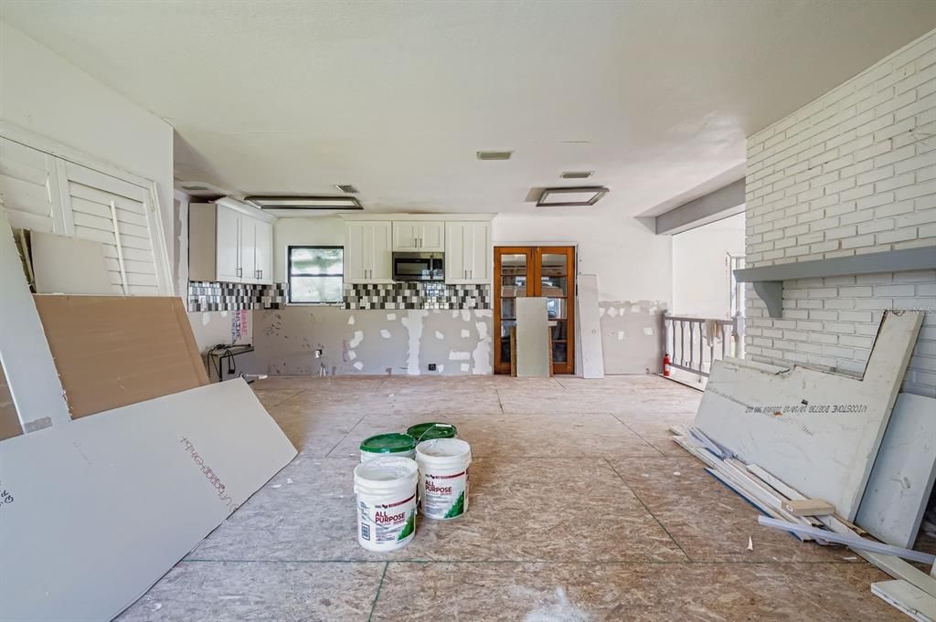 Active With Contract: $285,000 (3 beds, 2 baths, 1416 Square Feet)