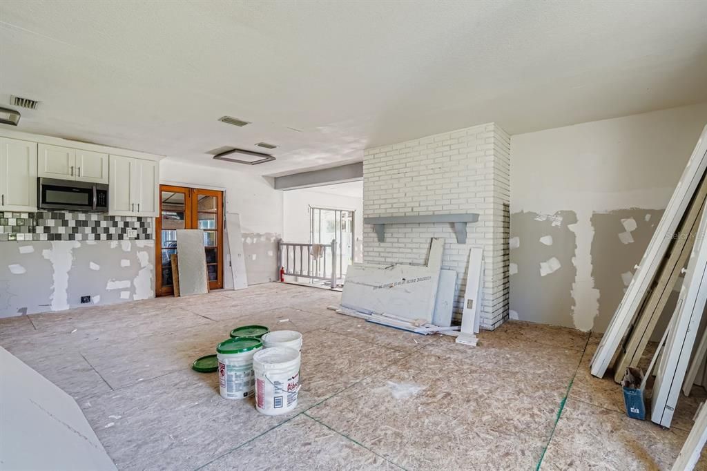 Active With Contract: $285,000 (3 beds, 2 baths, 1416 Square Feet)