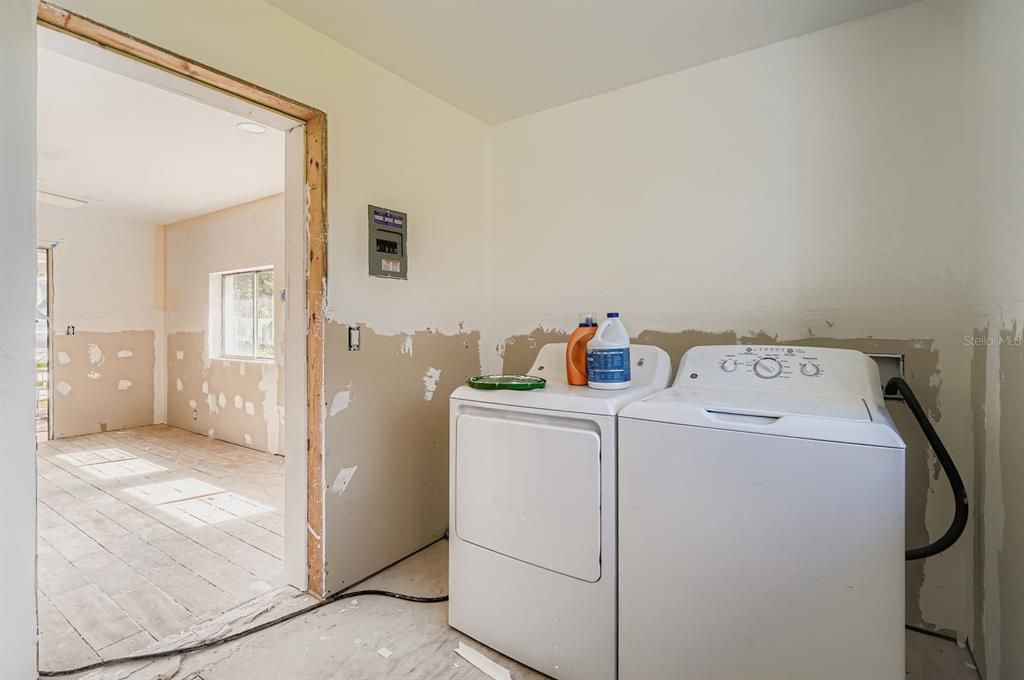 Active With Contract: $285,000 (3 beds, 2 baths, 1416 Square Feet)