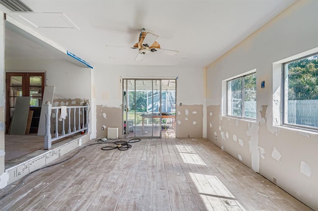 Active With Contract: $285,000 (3 beds, 2 baths, 1416 Square Feet)