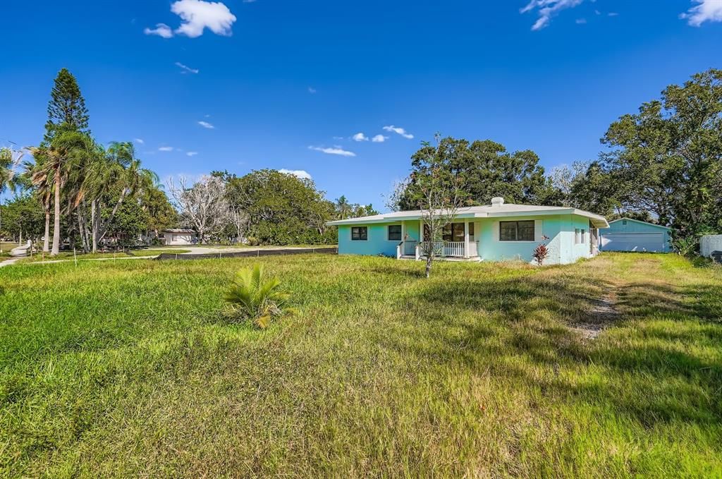 Active With Contract: $285,000 (3 beds, 2 baths, 1416 Square Feet)