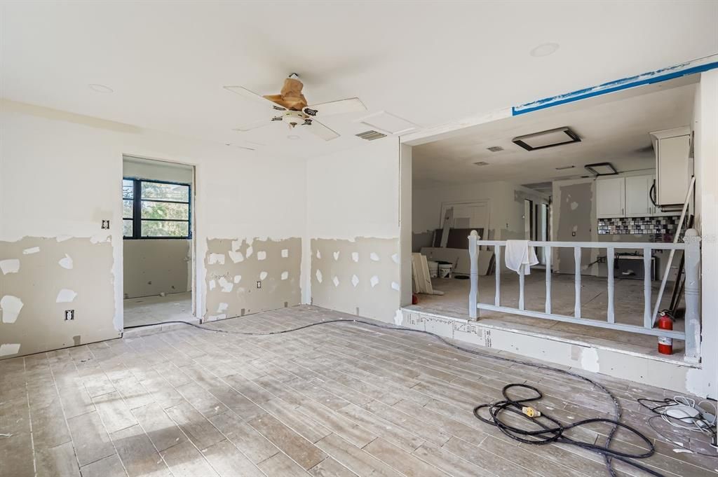 Active With Contract: $285,000 (3 beds, 2 baths, 1416 Square Feet)