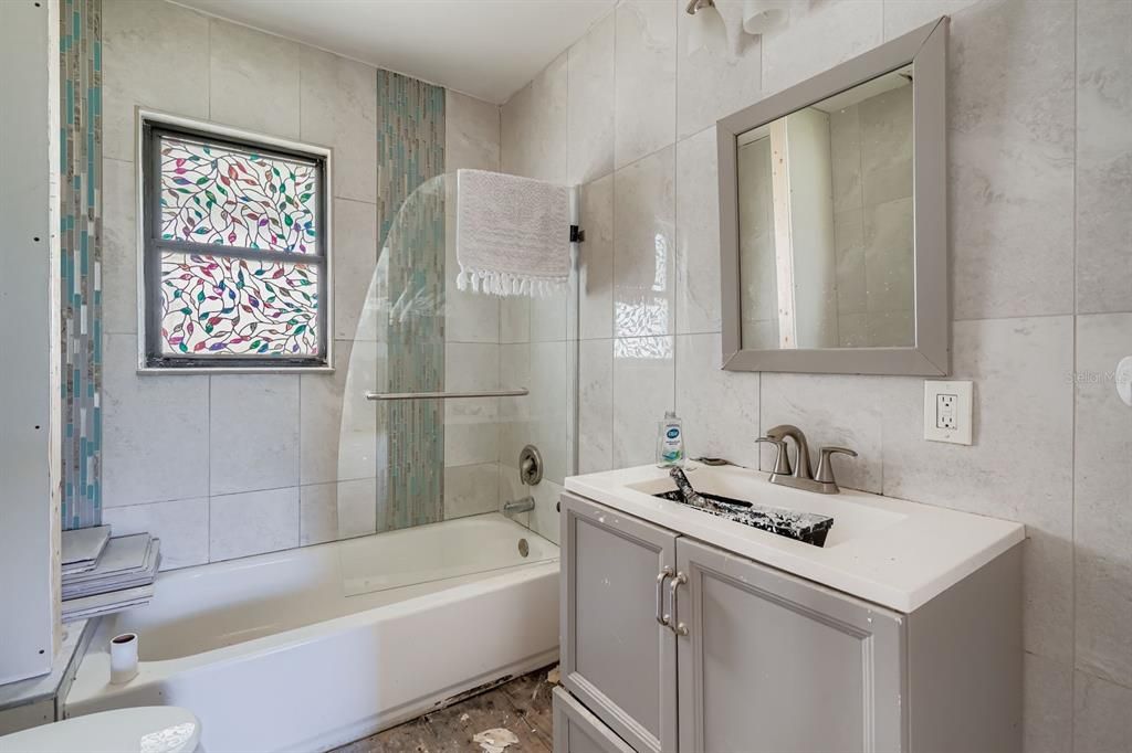 Active With Contract: $285,000 (3 beds, 2 baths, 1416 Square Feet)