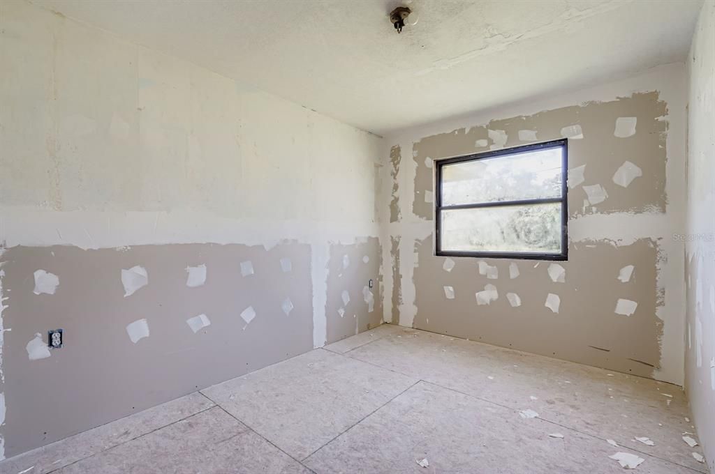 Active With Contract: $285,000 (3 beds, 2 baths, 1416 Square Feet)