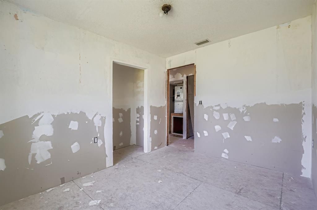 Active With Contract: $285,000 (3 beds, 2 baths, 1416 Square Feet)