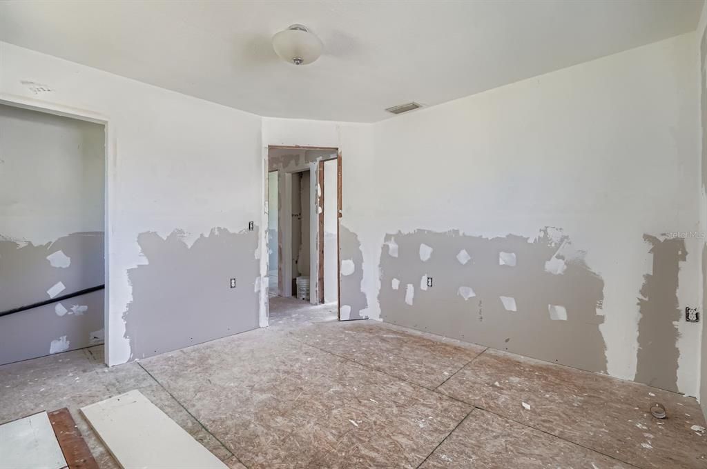 Active With Contract: $285,000 (3 beds, 2 baths, 1416 Square Feet)