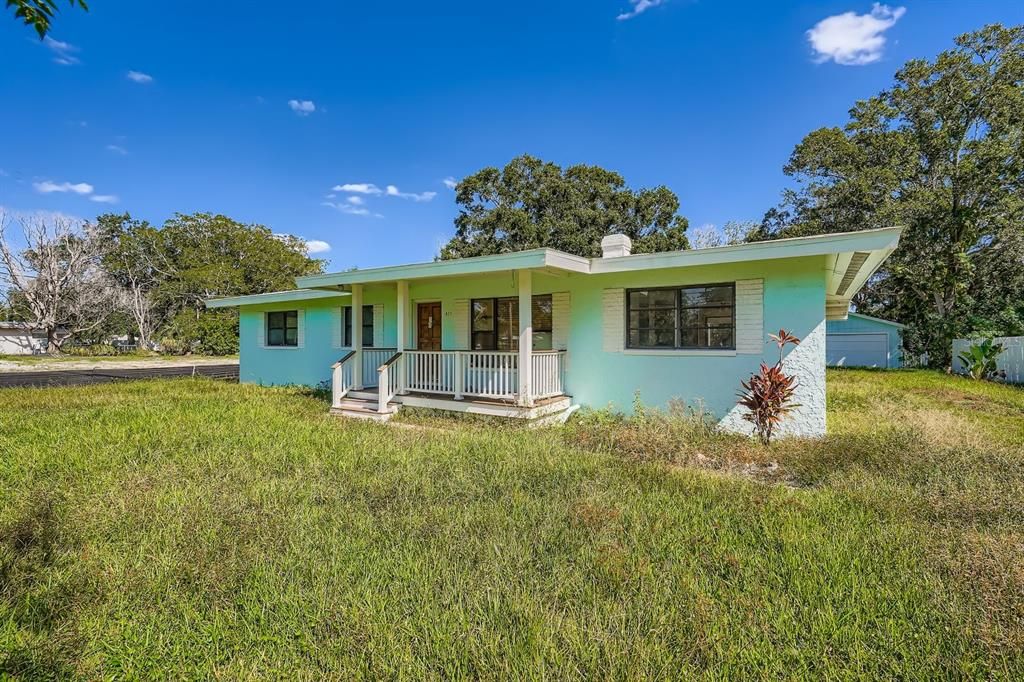 Active With Contract: $285,000 (3 beds, 2 baths, 1416 Square Feet)