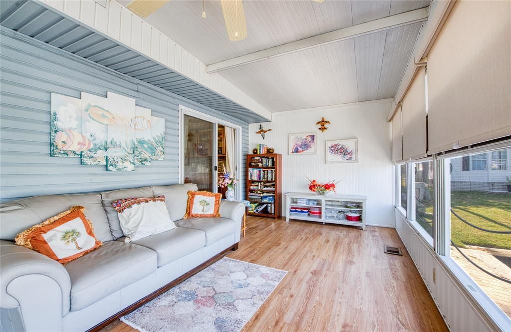 На продажу: $359,000 (3 спален, 2 ванн, 1272 Квадратных фут)