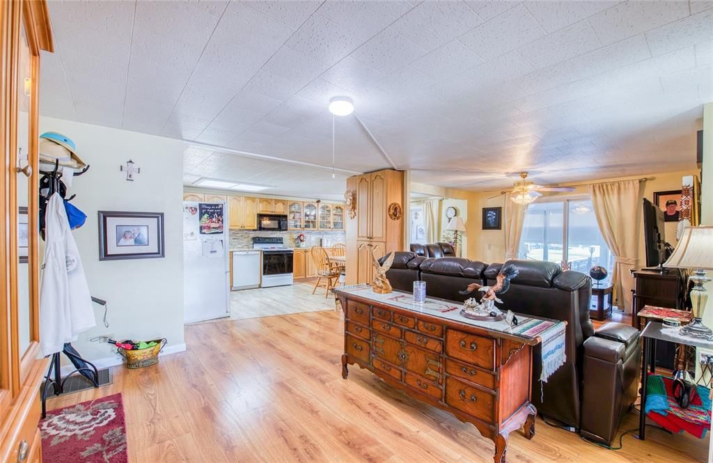 На продажу: $359,000 (3 спален, 2 ванн, 1272 Квадратных фут)