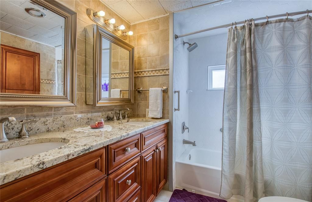 На продажу: $359,000 (3 спален, 2 ванн, 1272 Квадратных фут)