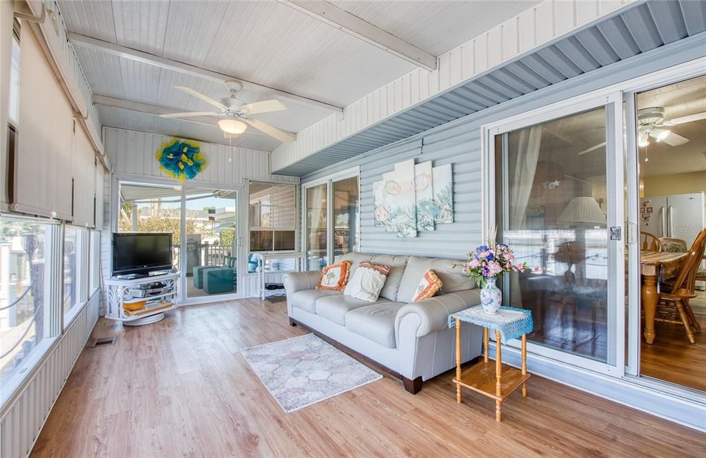 На продажу: $359,000 (3 спален, 2 ванн, 1272 Квадратных фут)