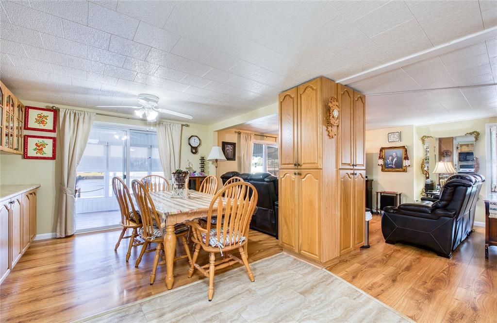 На продажу: $359,000 (3 спален, 2 ванн, 1272 Квадратных фут)