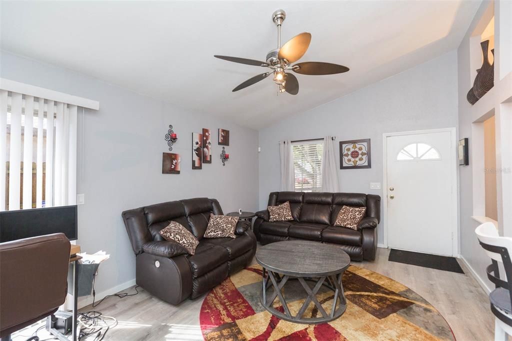 For Sale: $335,000 (3 beds, 2 baths, 1068 Square Feet)