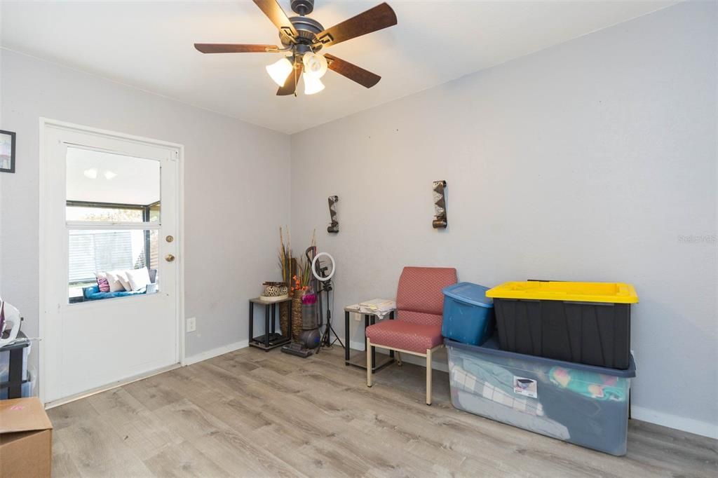 For Sale: $335,000 (3 beds, 2 baths, 1068 Square Feet)