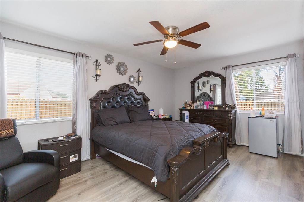 For Sale: $335,000 (3 beds, 2 baths, 1068 Square Feet)