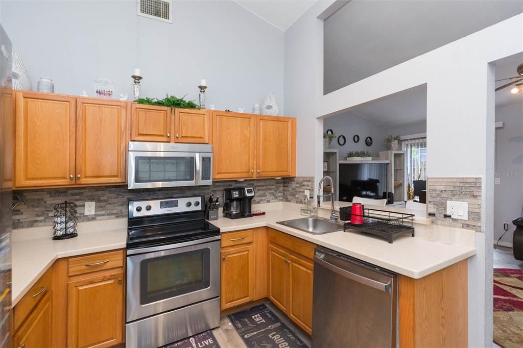 For Sale: $335,000 (3 beds, 2 baths, 1068 Square Feet)