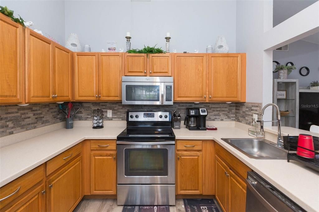 For Sale: $335,000 (3 beds, 2 baths, 1068 Square Feet)