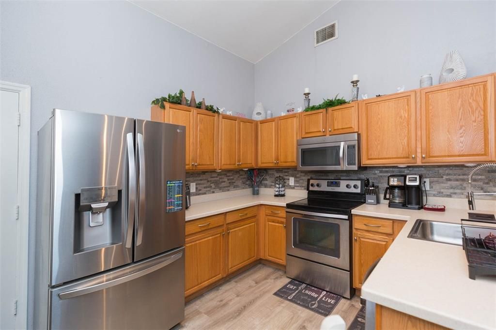 For Sale: $335,000 (3 beds, 2 baths, 1068 Square Feet)