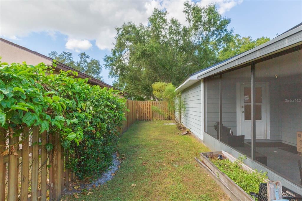 For Sale: $335,000 (3 beds, 2 baths, 1068 Square Feet)