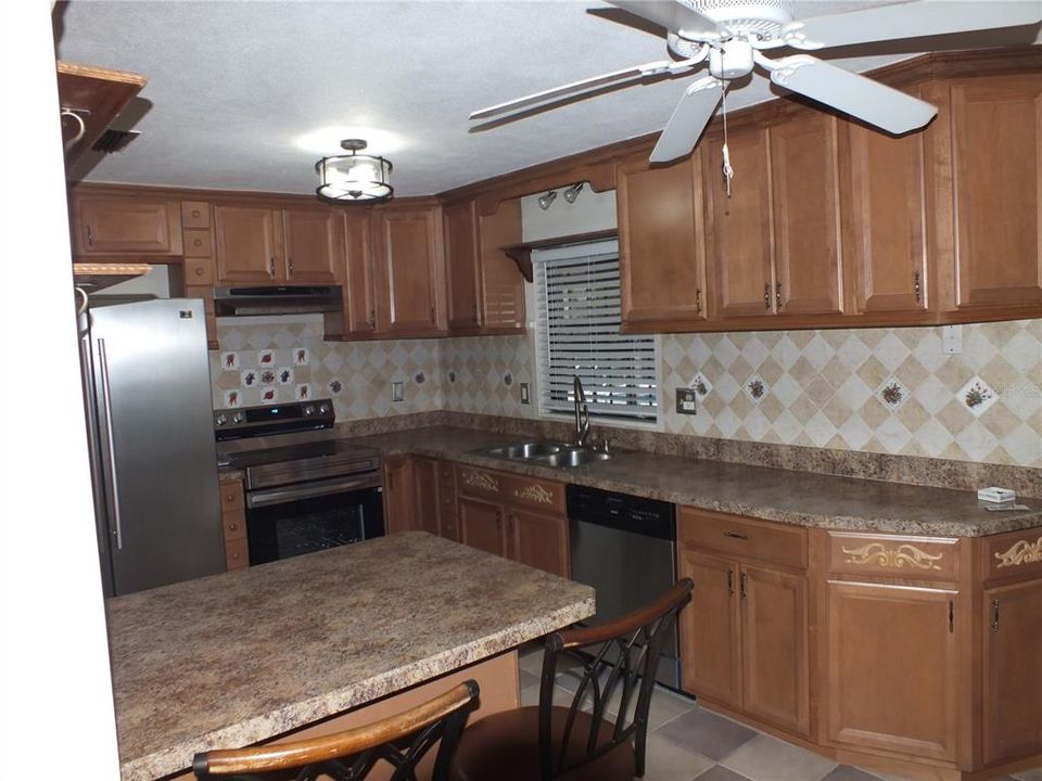 Active With Contract: $255,000 (3 beds, 2 baths, 1249 Square Feet)