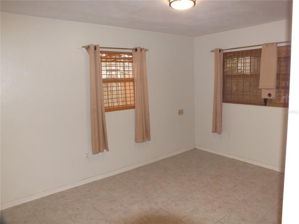 Active With Contract: $255,000 (3 beds, 2 baths, 1249 Square Feet)