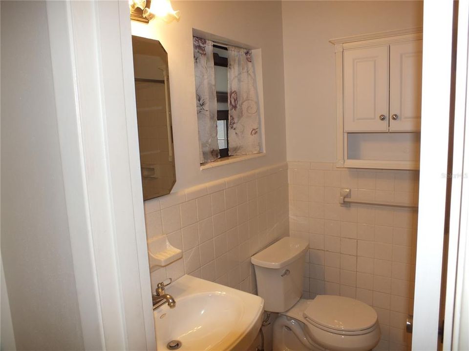 Active With Contract: $255,000 (3 beds, 2 baths, 1249 Square Feet)