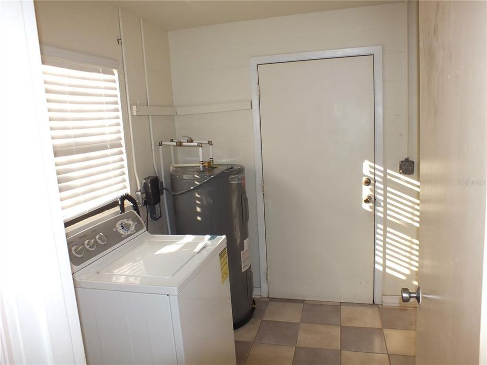 Active With Contract: $255,000 (3 beds, 2 baths, 1249 Square Feet)