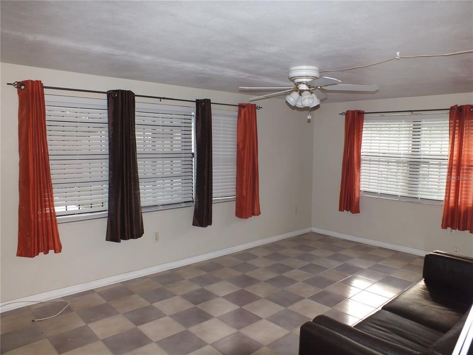 Active With Contract: $255,000 (3 beds, 2 baths, 1249 Square Feet)