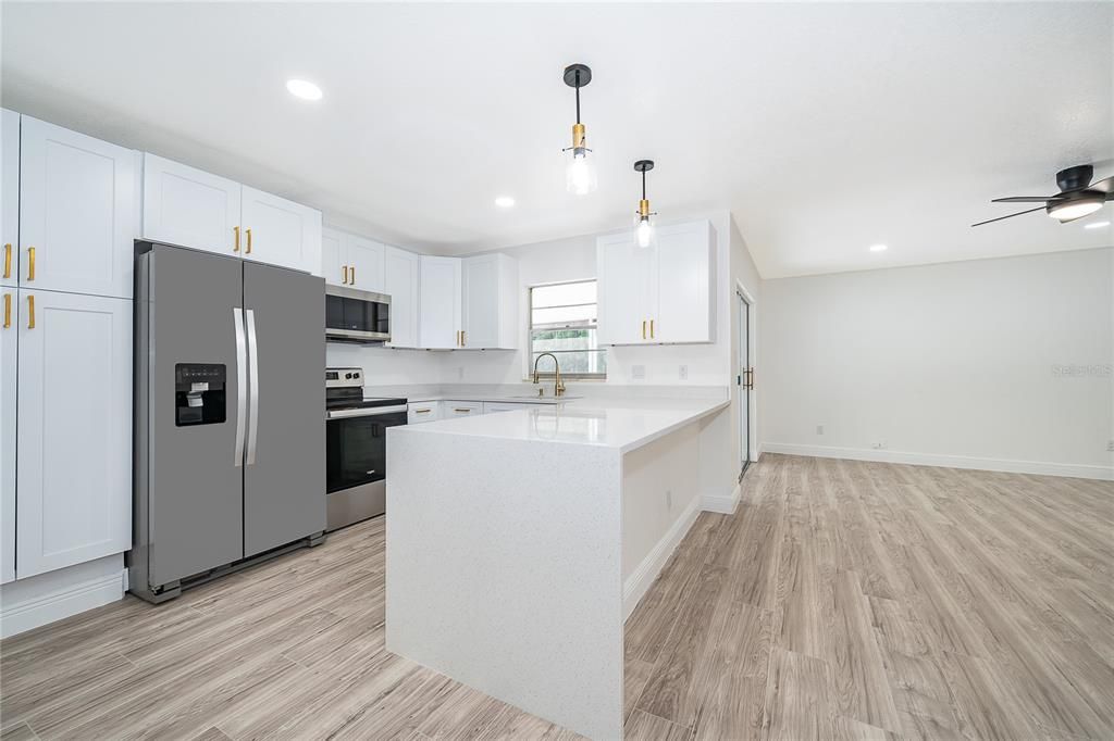 Activo con contrato: $428,900 (3 camas, 2 baños, 1640 Pies cuadrados)