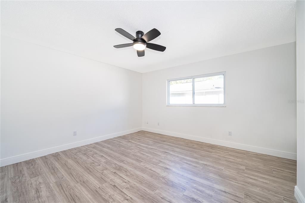 Activo con contrato: $428,900 (3 camas, 2 baños, 1640 Pies cuadrados)