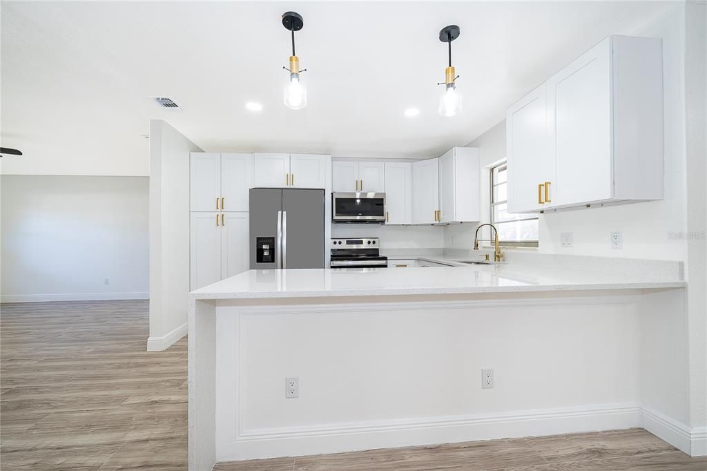 Activo con contrato: $428,900 (3 camas, 2 baños, 1640 Pies cuadrados)