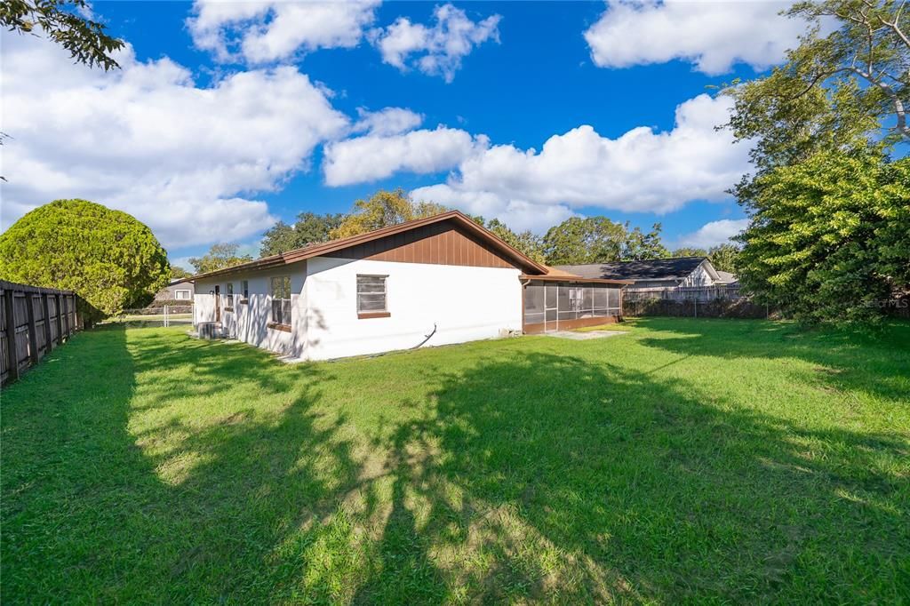 Activo con contrato: $428,900 (3 camas, 2 baños, 1640 Pies cuadrados)