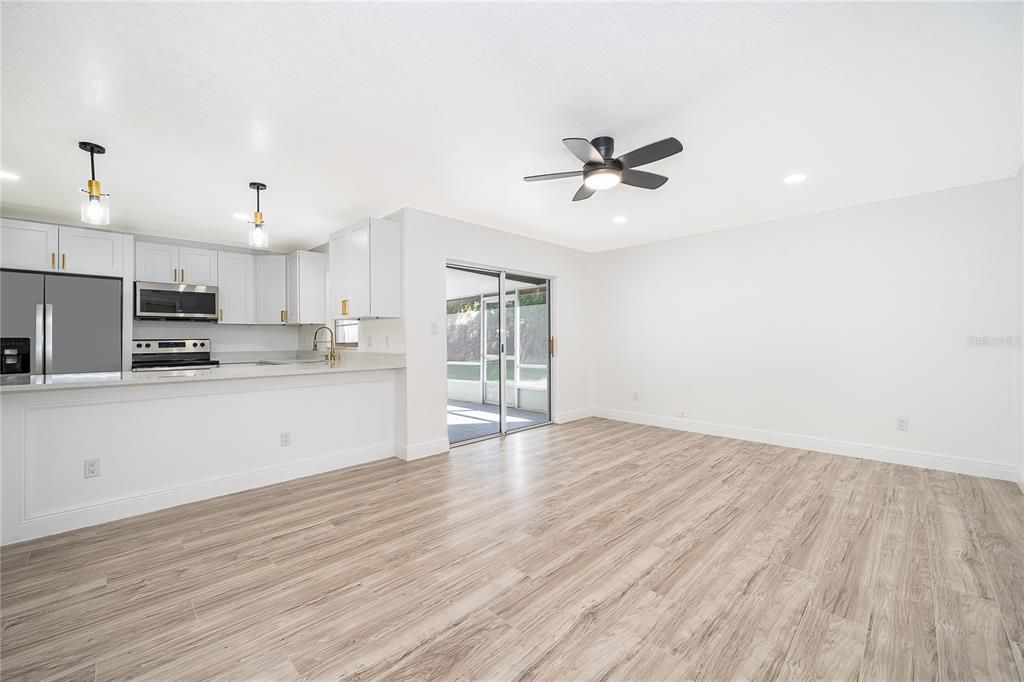 Activo con contrato: $428,900 (3 camas, 2 baños, 1640 Pies cuadrados)