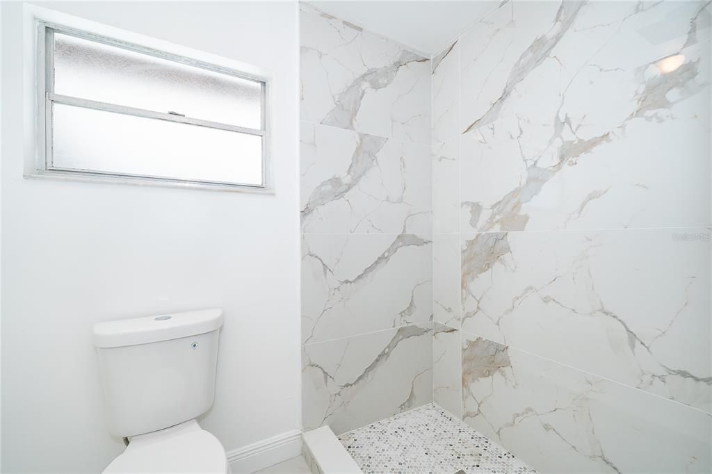 Activo con contrato: $428,900 (3 camas, 2 baños, 1640 Pies cuadrados)