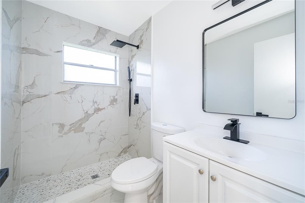 Activo con contrato: $428,900 (3 camas, 2 baños, 1640 Pies cuadrados)