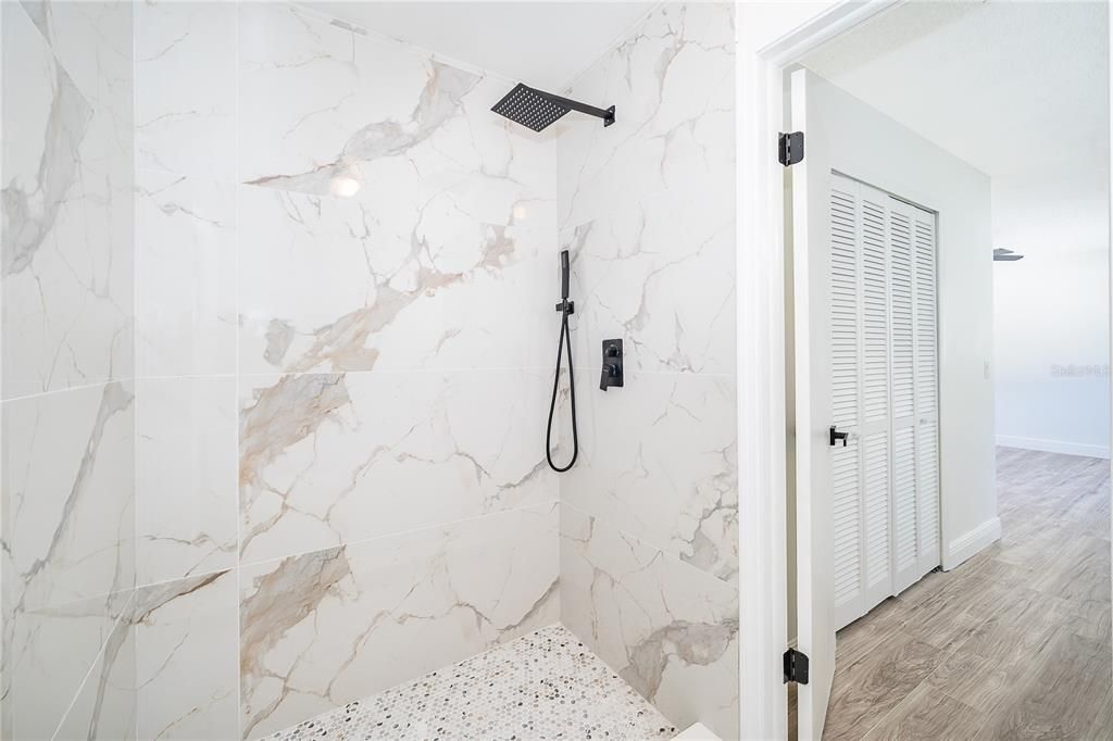 Activo con contrato: $428,900 (3 camas, 2 baños, 1640 Pies cuadrados)