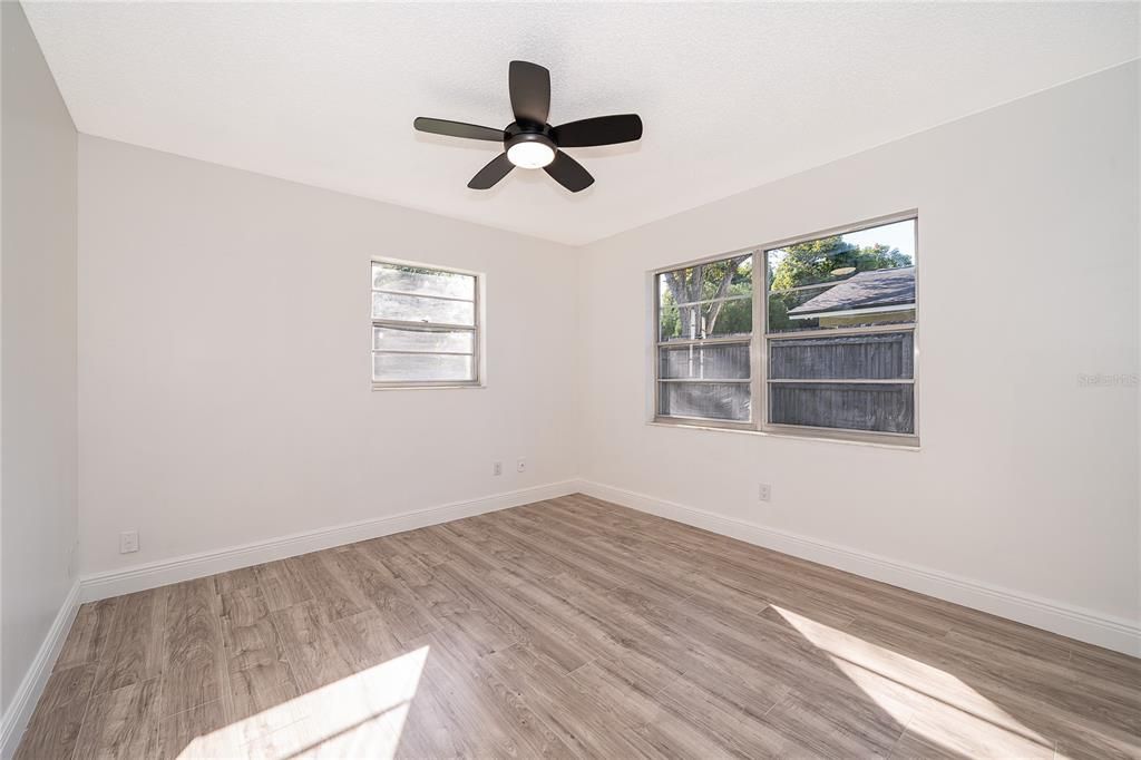 Activo con contrato: $428,900 (3 camas, 2 baños, 1640 Pies cuadrados)