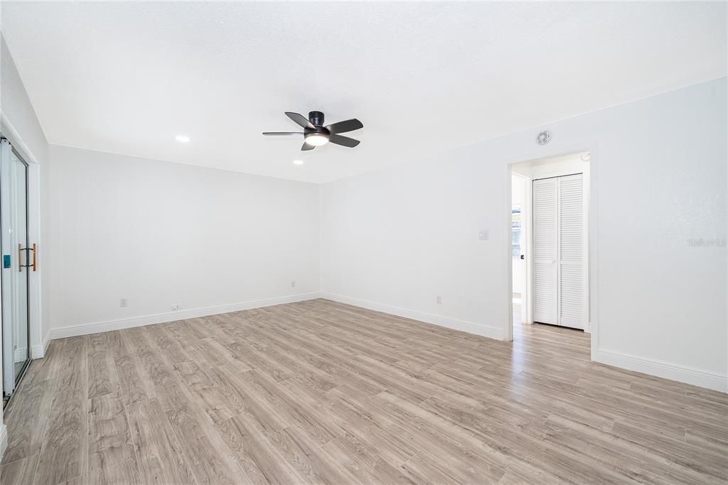 Activo con contrato: $428,900 (3 camas, 2 baños, 1640 Pies cuadrados)