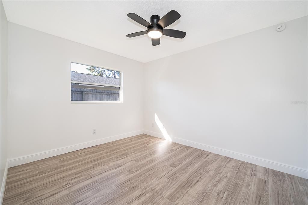 Activo con contrato: $428,900 (3 camas, 2 baños, 1640 Pies cuadrados)