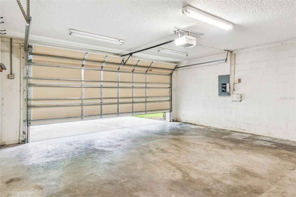 Active With Contract: $400,000 (4 beds, 2 baths, 1320 Square Feet)