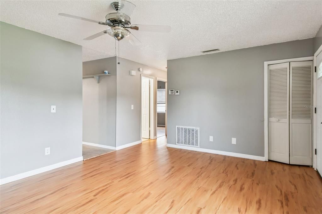 Active With Contract: $400,000 (4 beds, 2 baths, 1320 Square Feet)