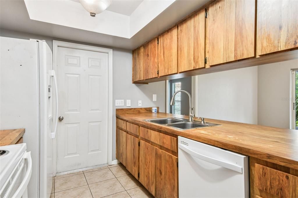 Active With Contract: $400,000 (4 beds, 2 baths, 1320 Square Feet)