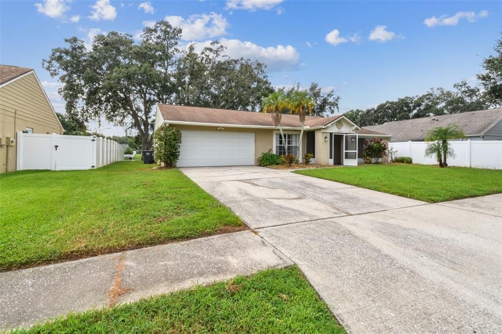 Active With Contract: $400,000 (4 beds, 2 baths, 1320 Square Feet)