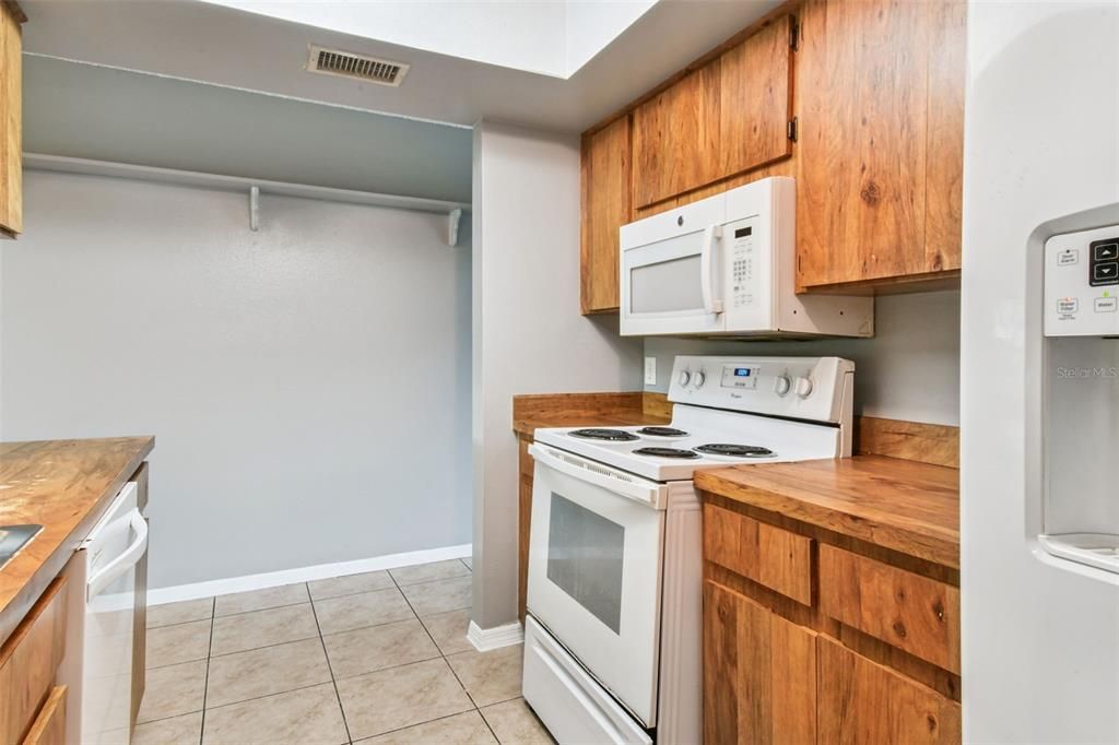 Active With Contract: $400,000 (4 beds, 2 baths, 1320 Square Feet)